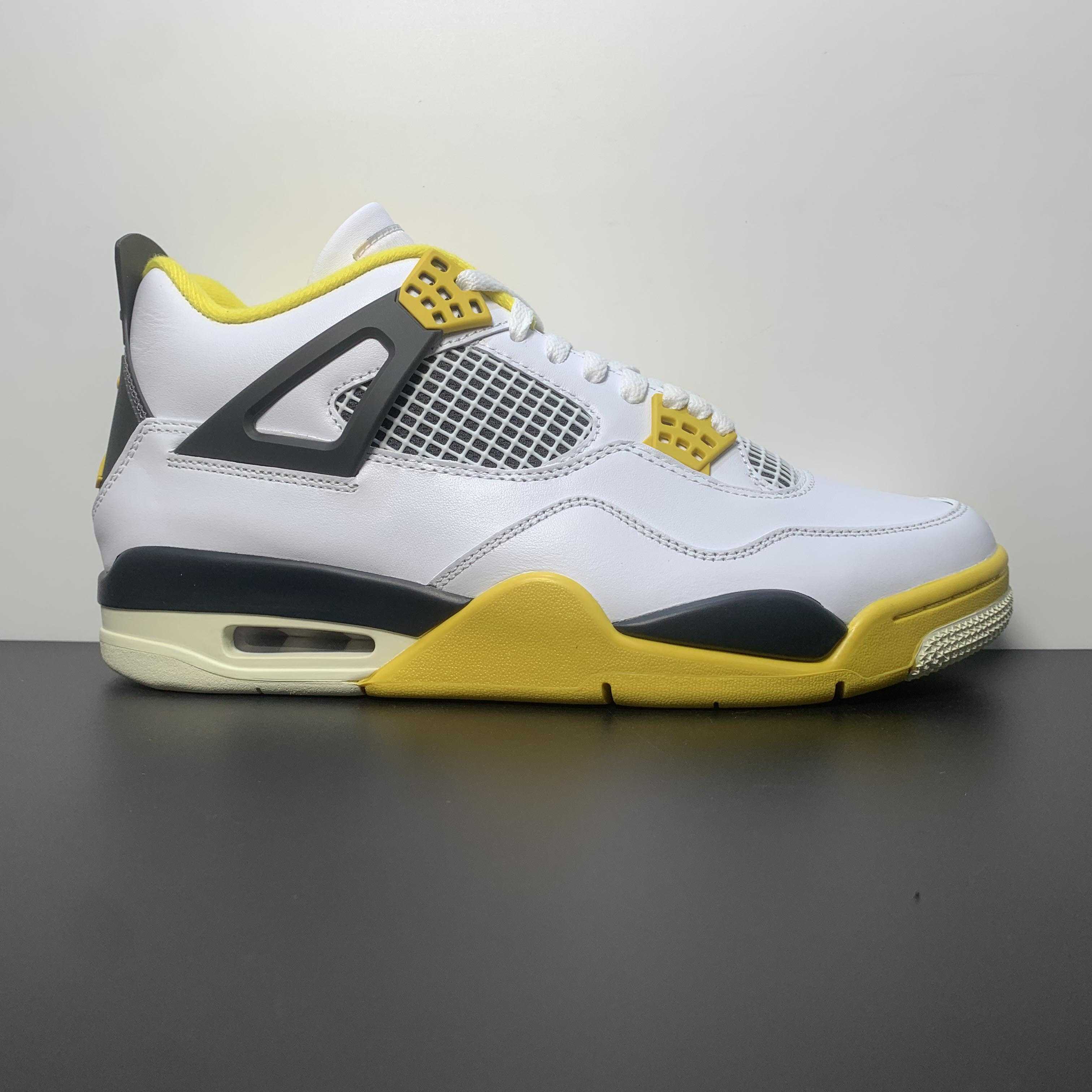 Air Jordan 4 WNNS 