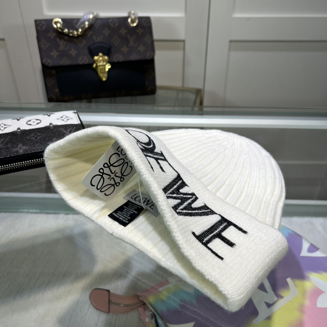 Loewe Beanie In Wool - EUR FASHION