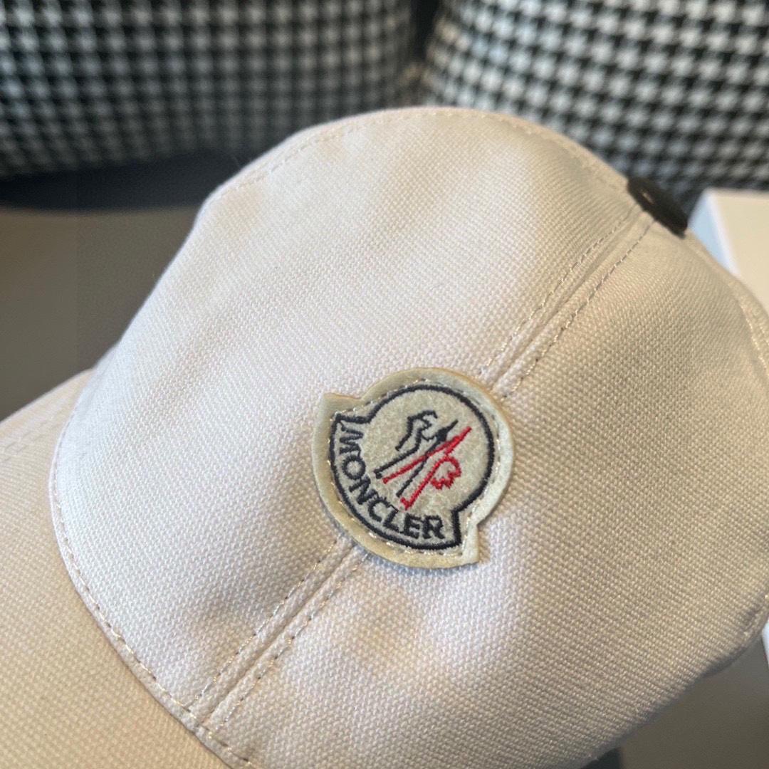 Moncler Cap - EUR FASHION