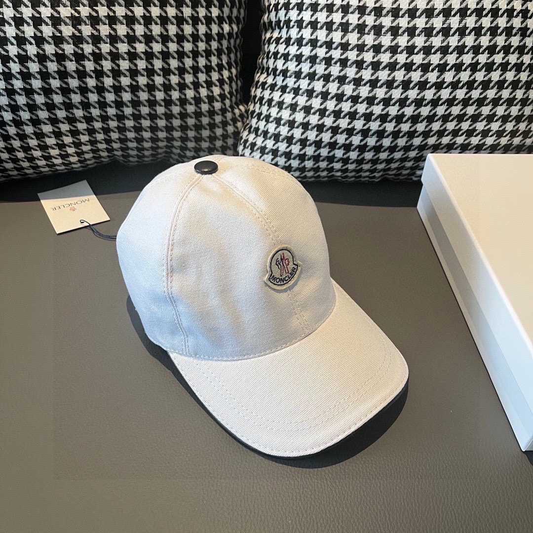 Moncler Cap - EUR FASHION