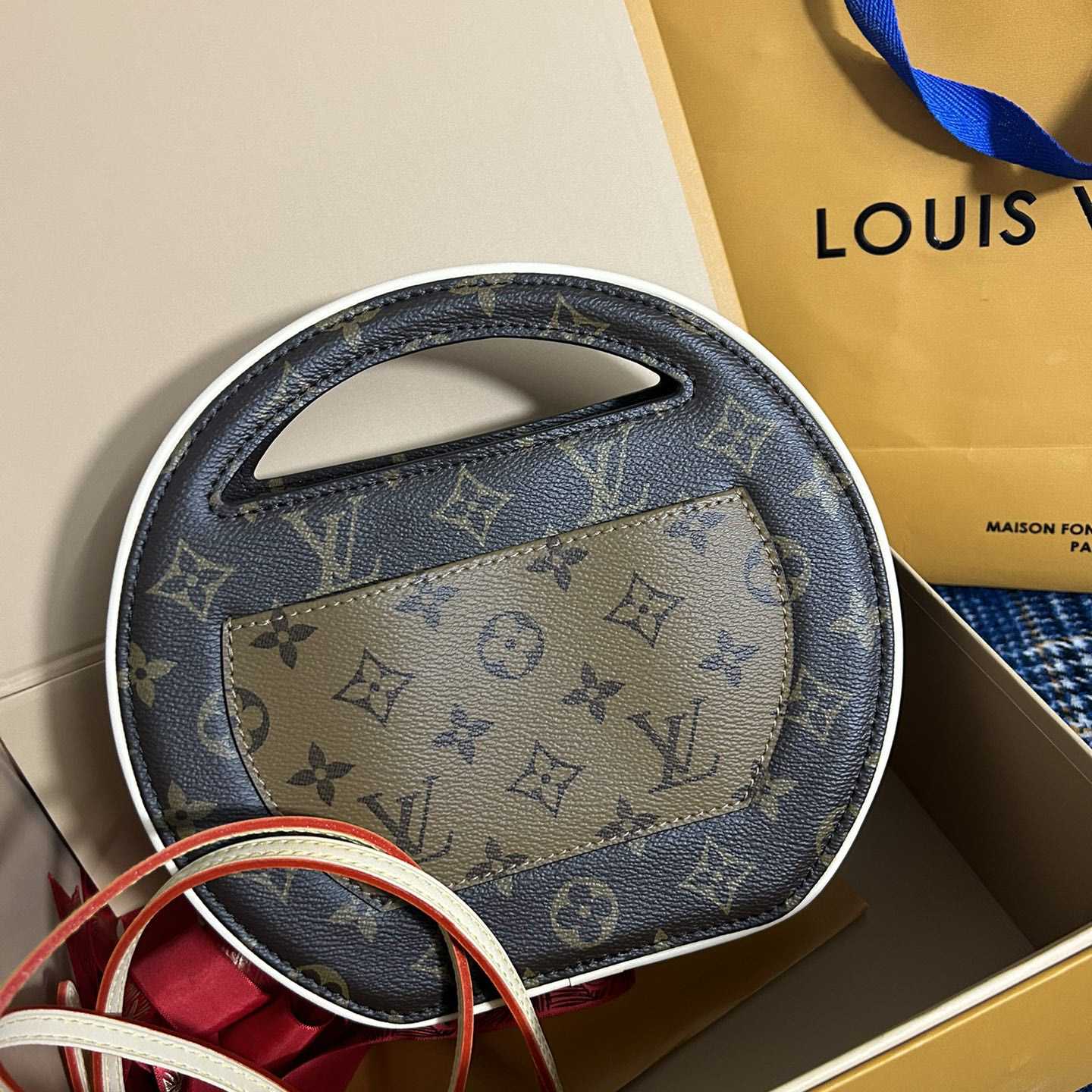 Louis Vuitton Around Me PM    M47117 - EUR FASHION