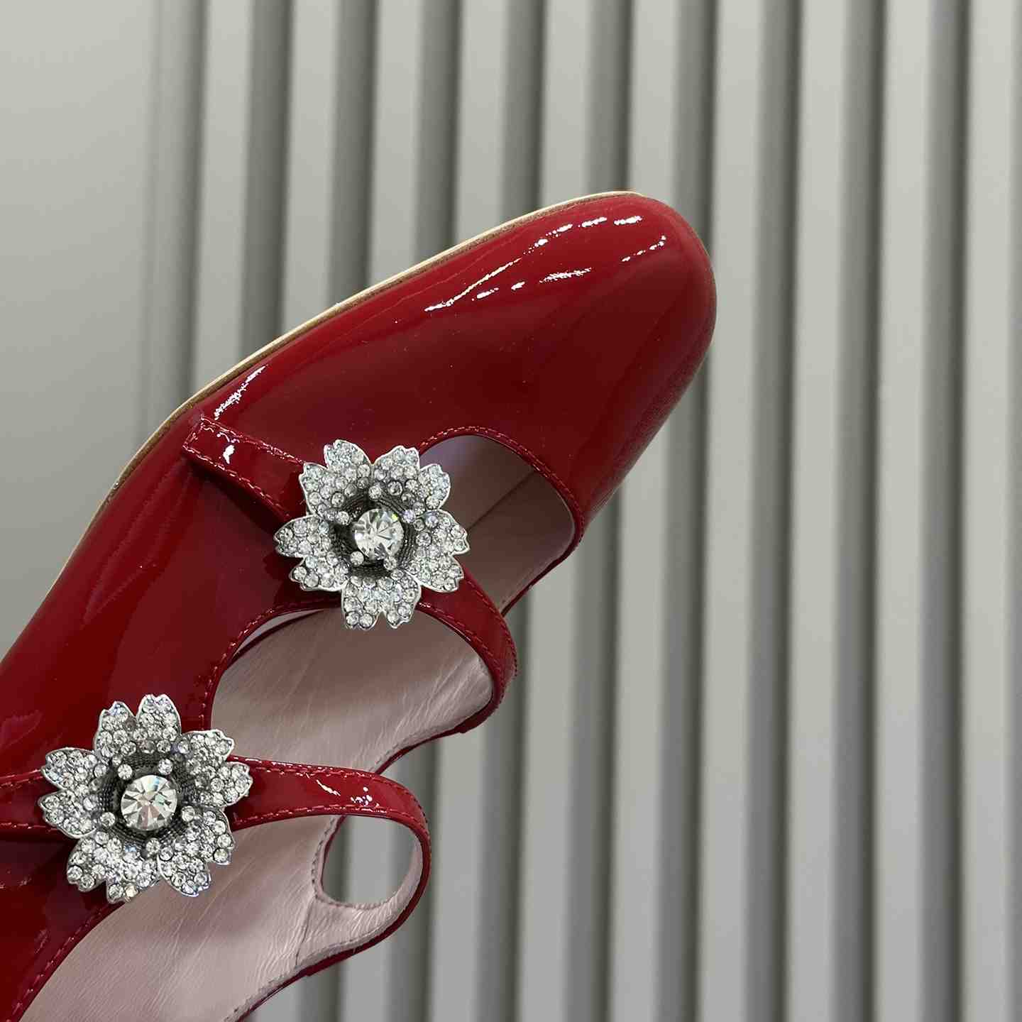 Roger Vivier Bouquet Strass Babies Ballerinas in Patent Leather - EUR FASHION