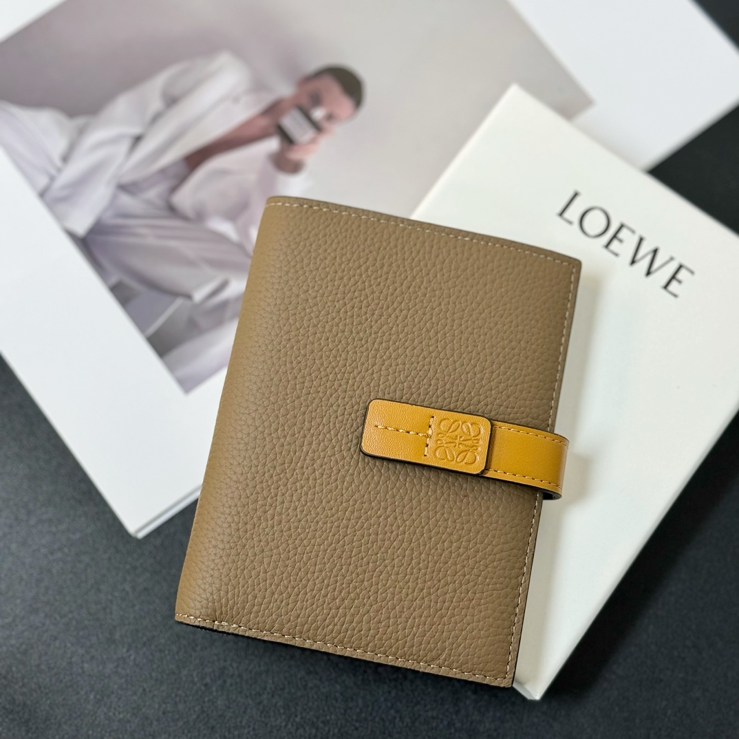 Loewe Medium Vertical Grained-Leather Wallet(14×11cm) - EUR FASHION