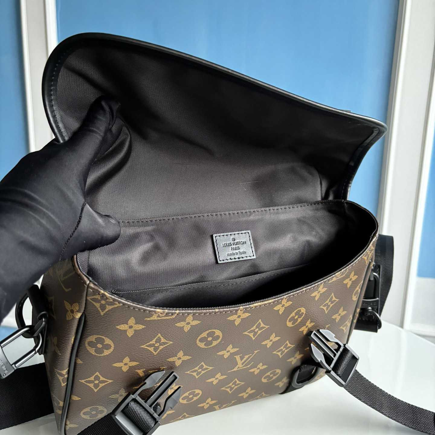 Louis Vuitton LV Trail Messenger          M46972 - EUR FASHION