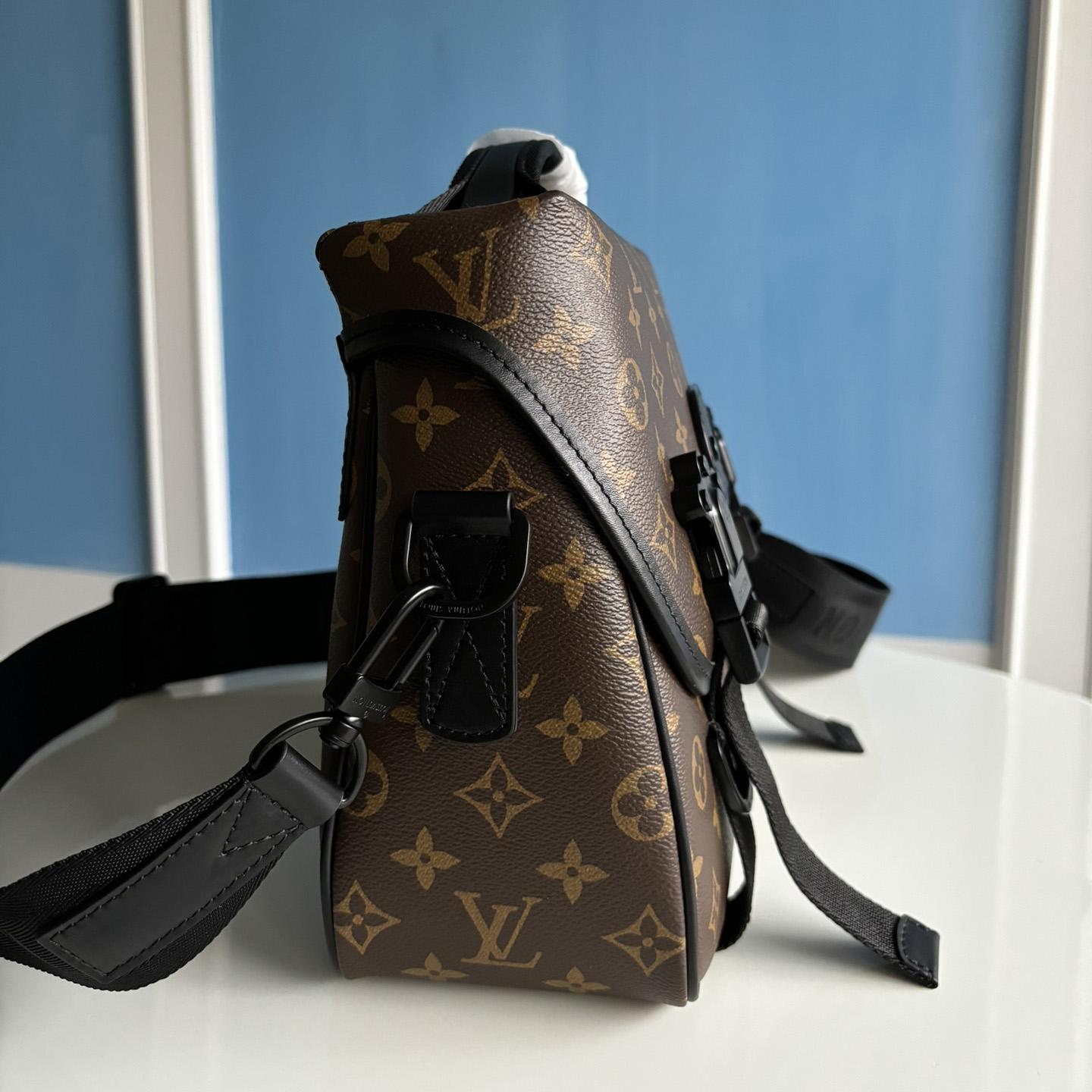 Louis Vuitton LV Trail Messenger          M46972 - EUR FASHION