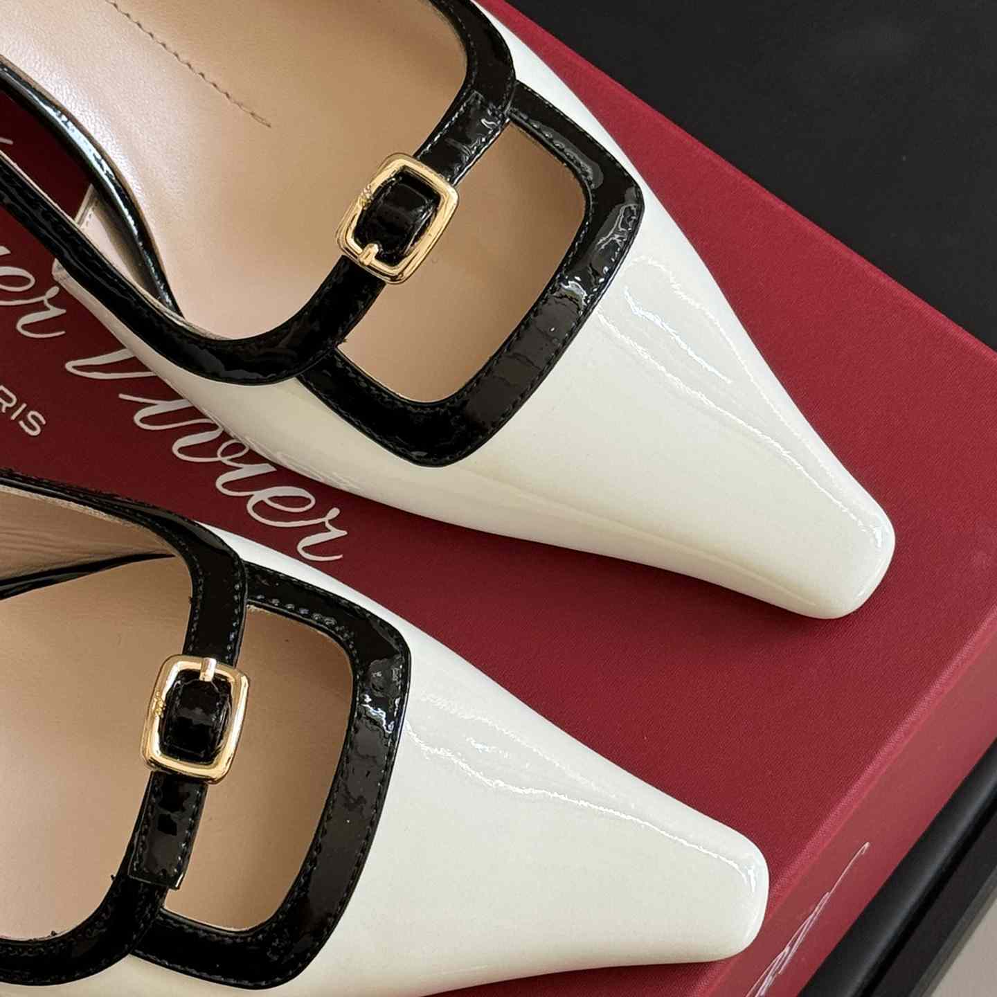 Roger Vivier Viv’ Canard Slingback Pumps in Patent Leather - EUR FASHION