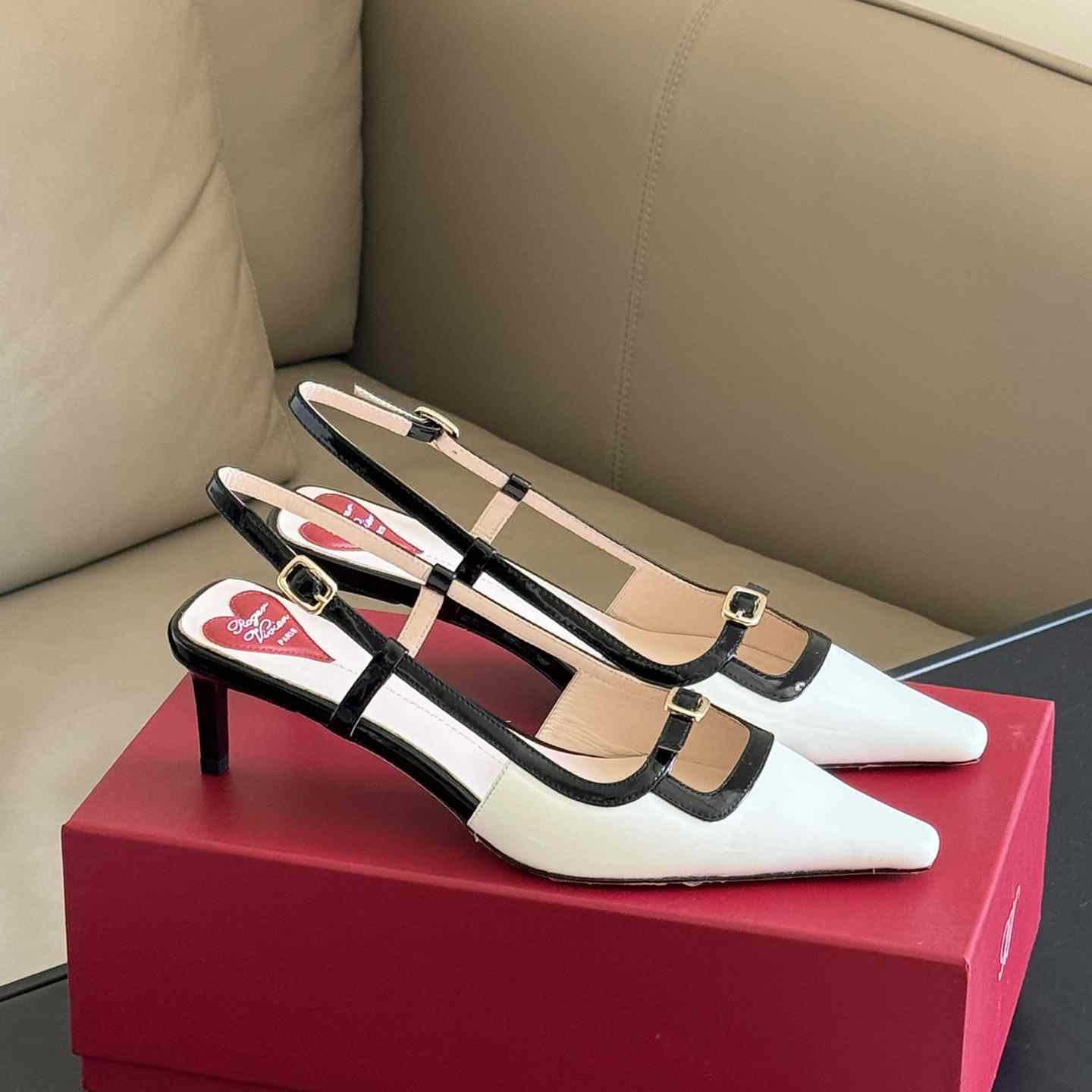 Roger Vivier Viv’ Canard Slingback Pumps in Patent Leather - EUR FASHION