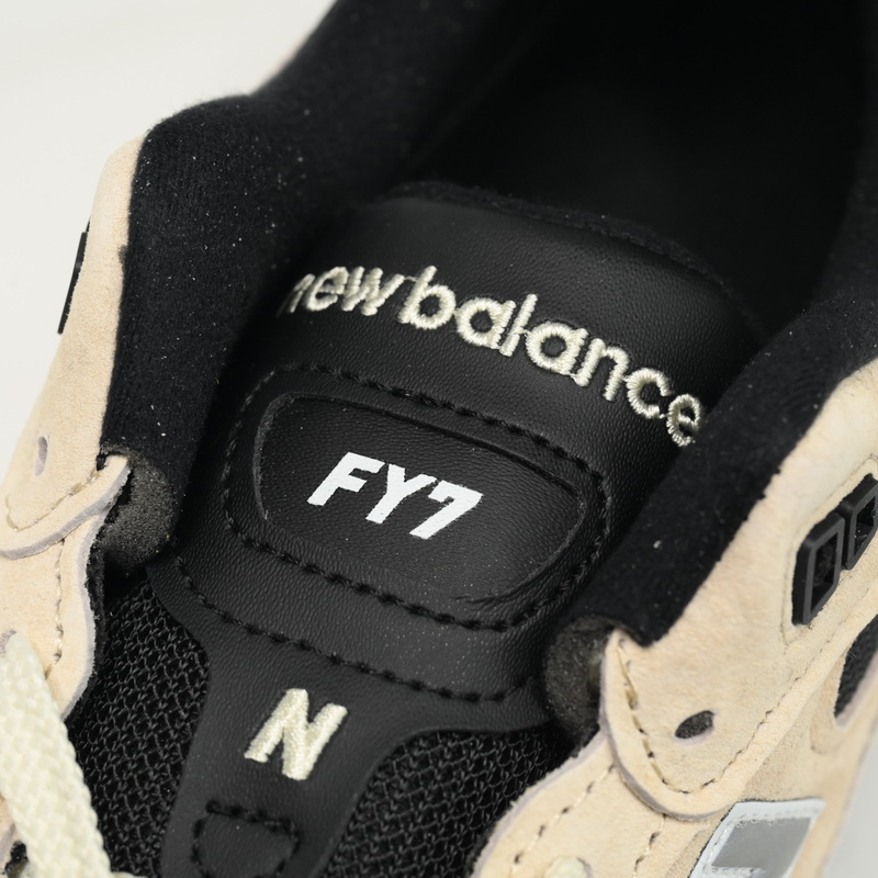 New Balance 992 Beige Black Sneakers      M992NB  - EUR FASHION