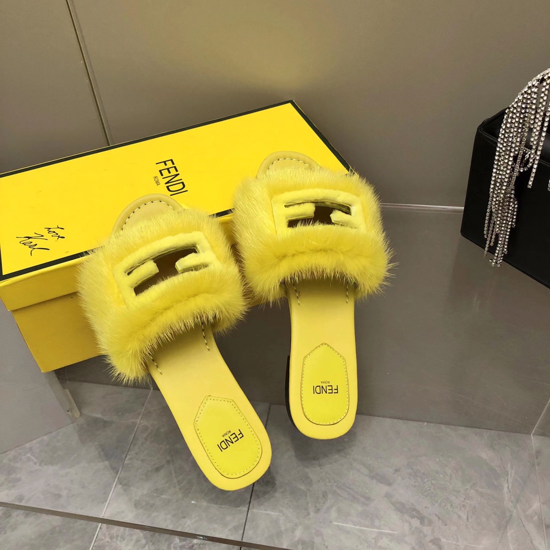 Fendi Baguette Yellow Mink Slides - EUR FASHION