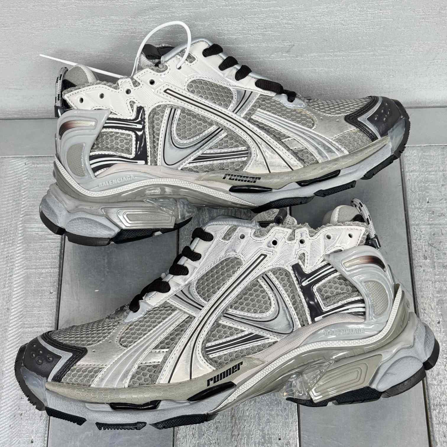 Balenciaga Runner Sneaker  - EUR FASHION