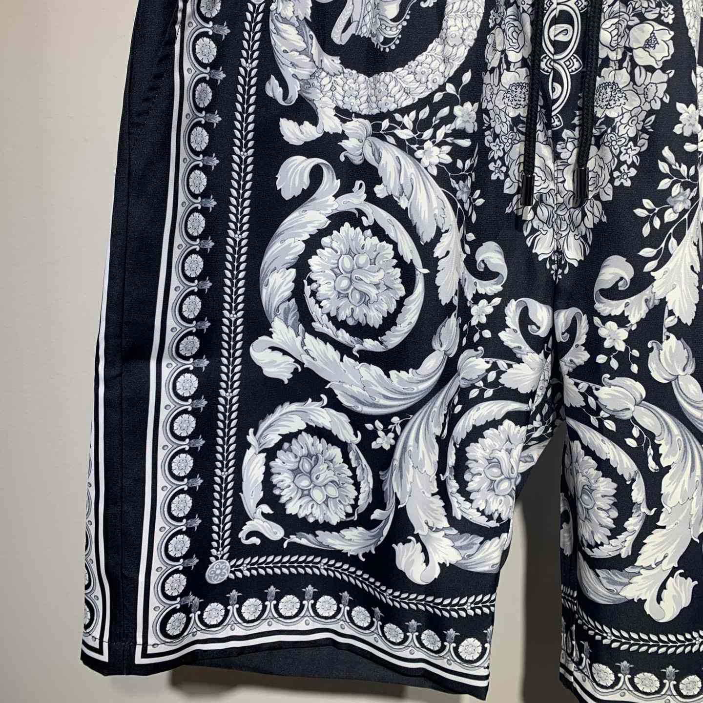 Versace Barocco Print Silk Shorts - EUR FASHION