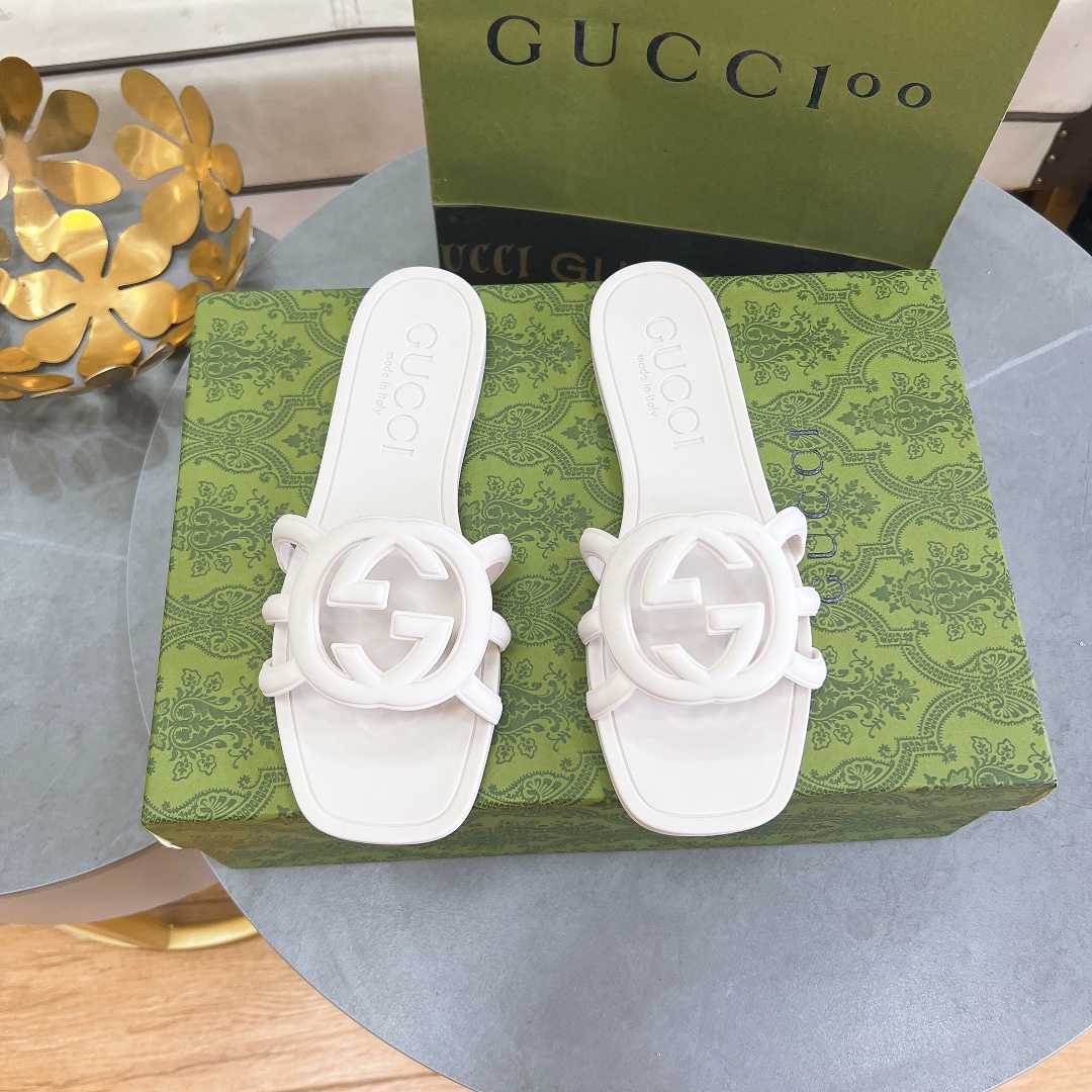 Gucci Women's Interlocking G Slide Sandal - EUR FASHION