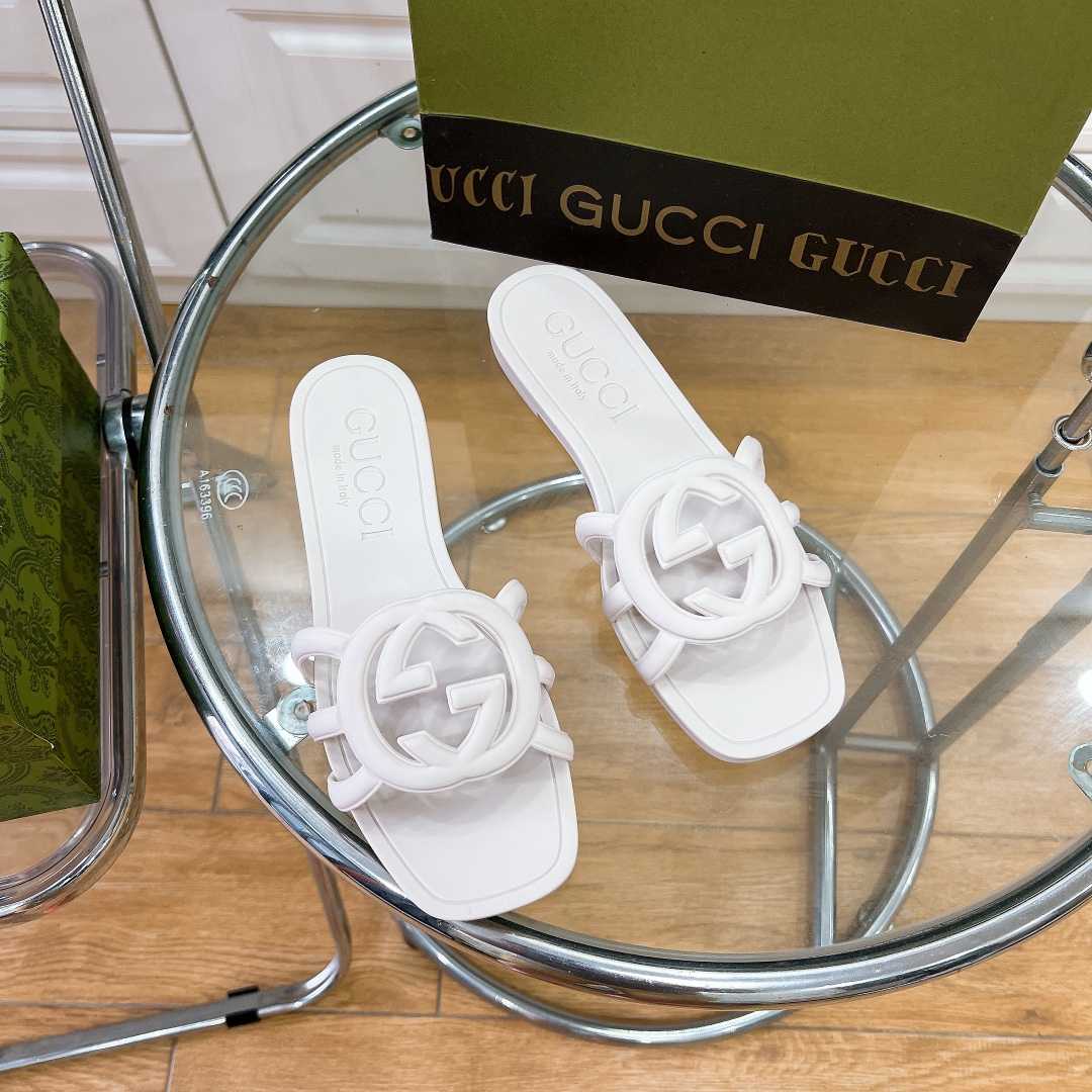 Gucci Women's Interlocking G Slide Sandal - EUR FASHION