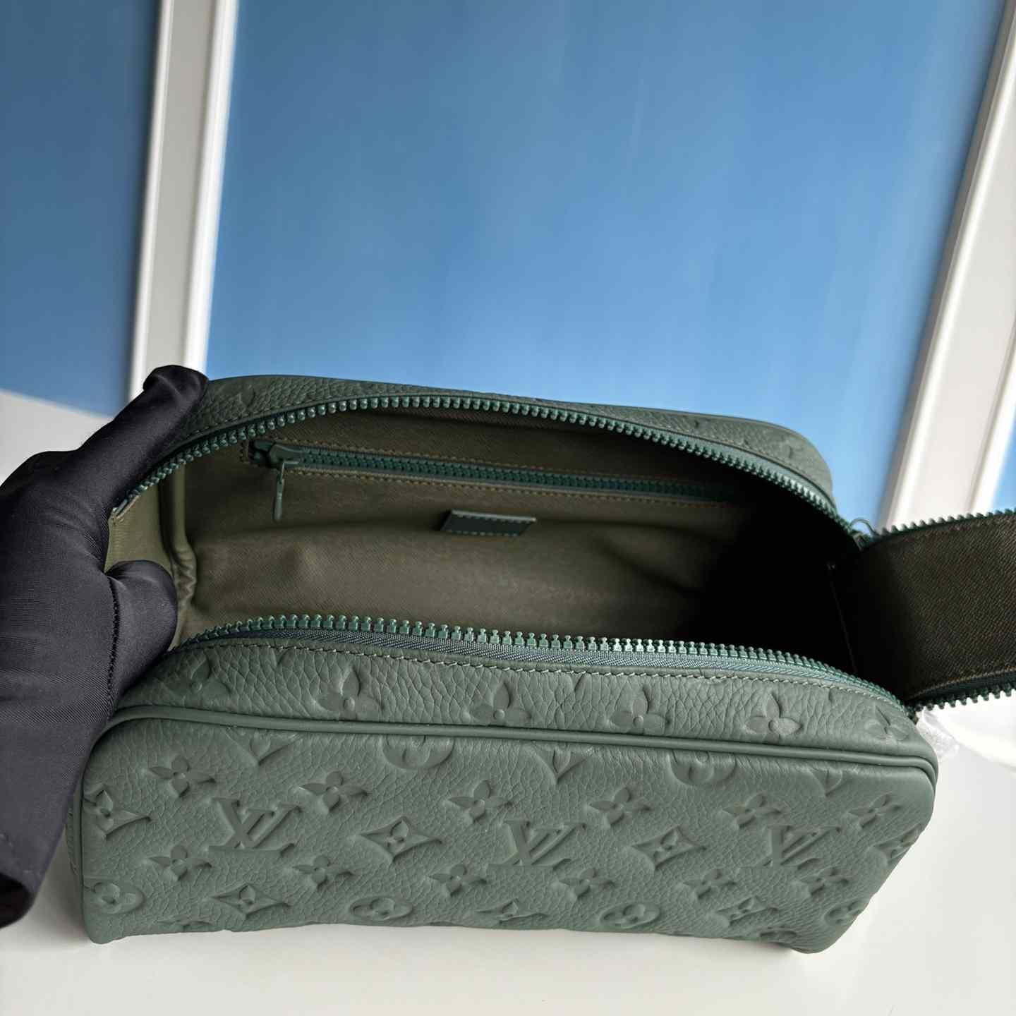 Louis Vuitton Dopp Kit    M24442 - EUR FASHION