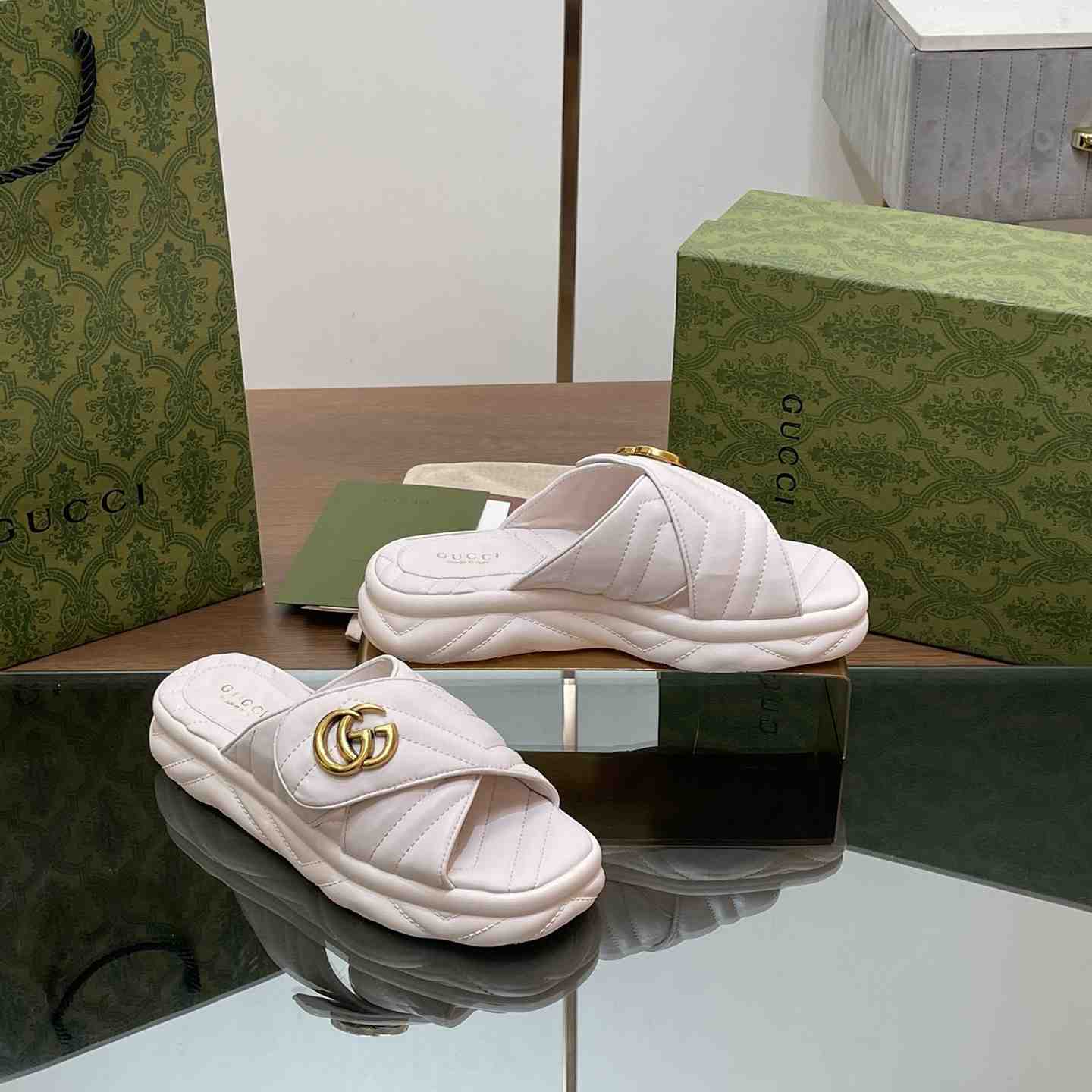 Gucci Women's Double G Slide Sandal - EUR FASHION