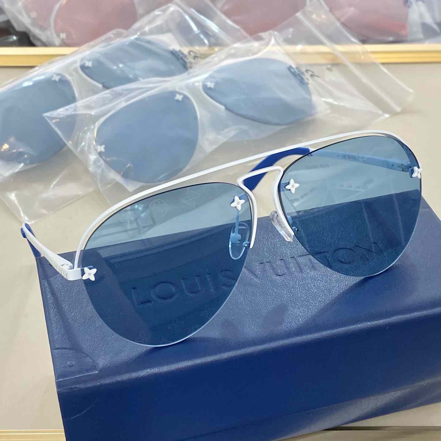 Louis Vuitton Sunglasses     - EUR FASHION