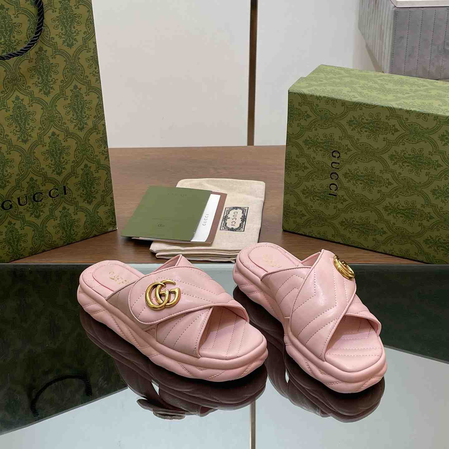 Gucci Women's Double G Slide Sandal - EUR FASHION