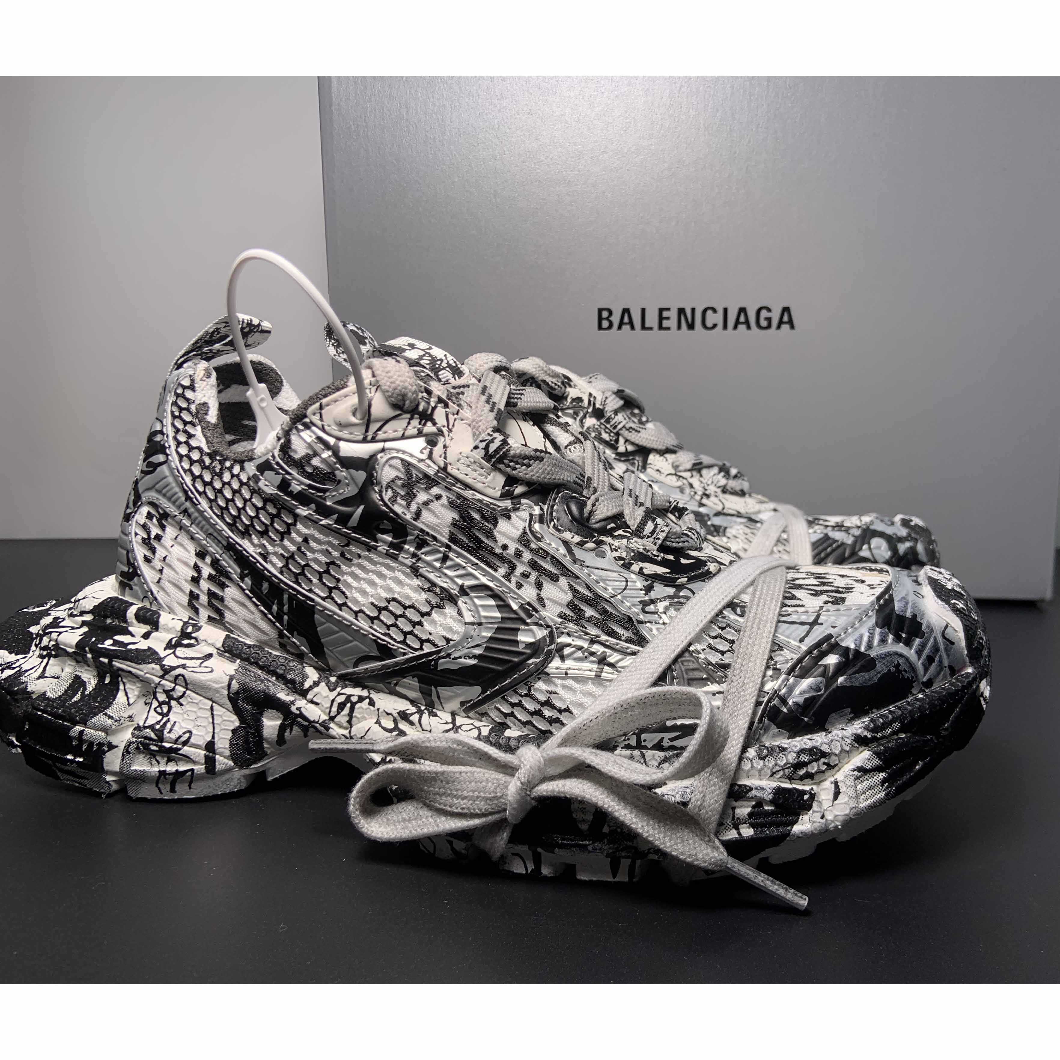 Balenciaga 3XL Extreme Graffiti Sneaker In White And Black  - EUR FASHION