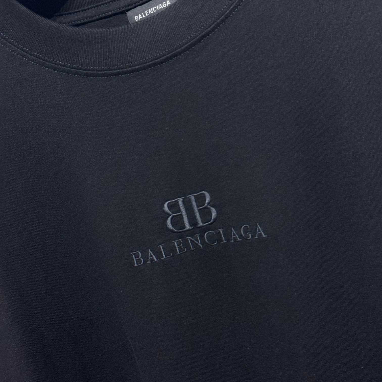 Balenciaga BB Classic Balenciaga Cropped T-Shirt Oversized In Black - EUR FASHION