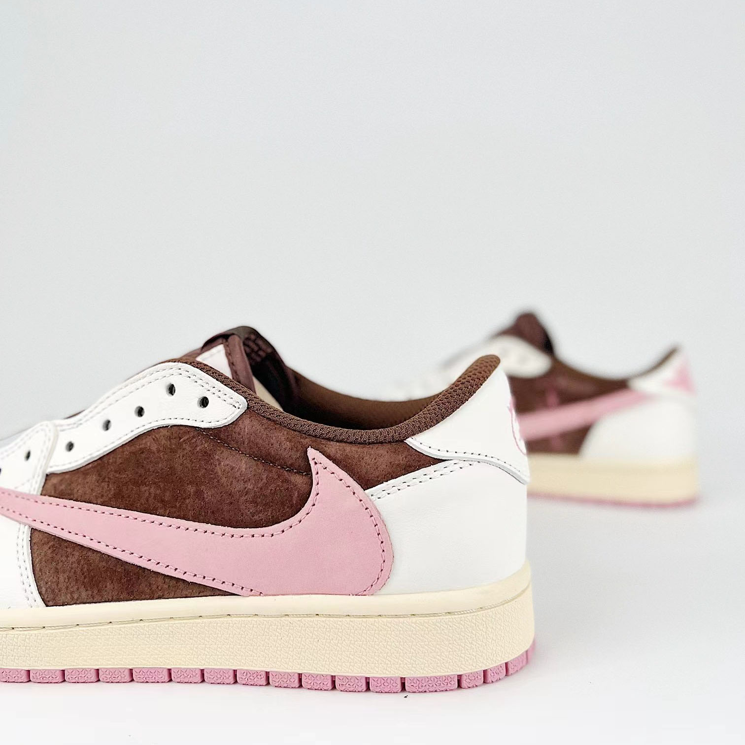 Travis Scott x Air Jordan 1 Low  Sneaker   DZ4137-206 - EUR FASHION