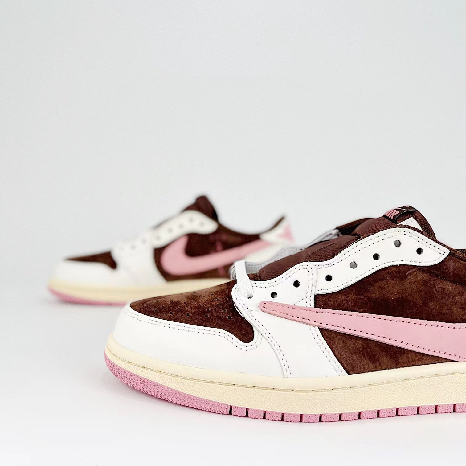 Travis Scott x Air Jordan 1 Low  Sneaker   DZ4137-206 - EUR FASHION