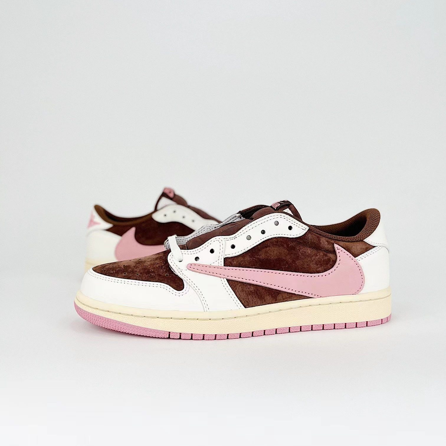 Travis Scott x Air Jordan 1 Low  Sneaker   DZ4137-206 - EUR FASHION