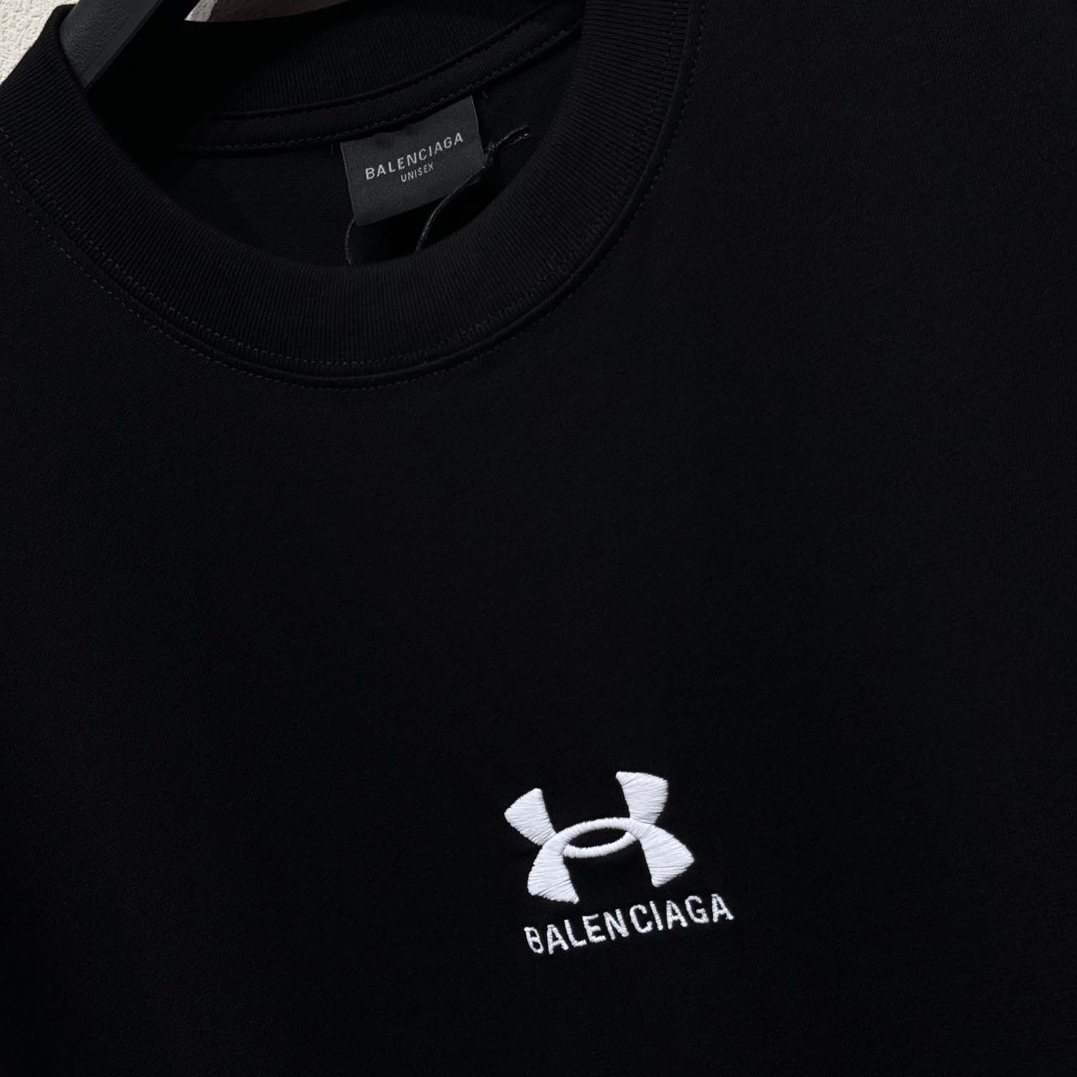 Balenciaga Under Armour® T-Shirt Oversized In Black And White - EUR FASHION