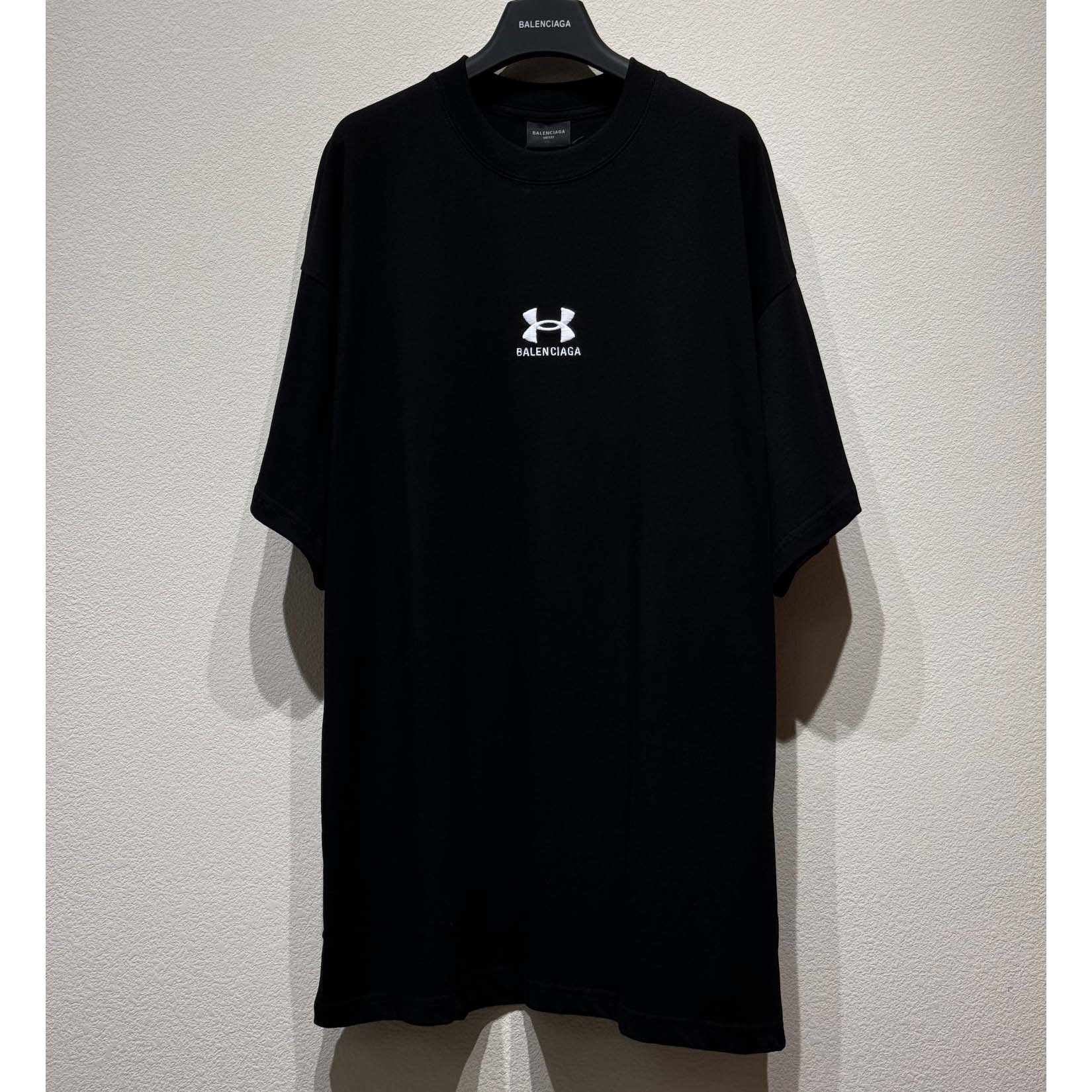 Balenciaga Under Armour® T-Shirt Oversized In Black And White - EUR FASHION