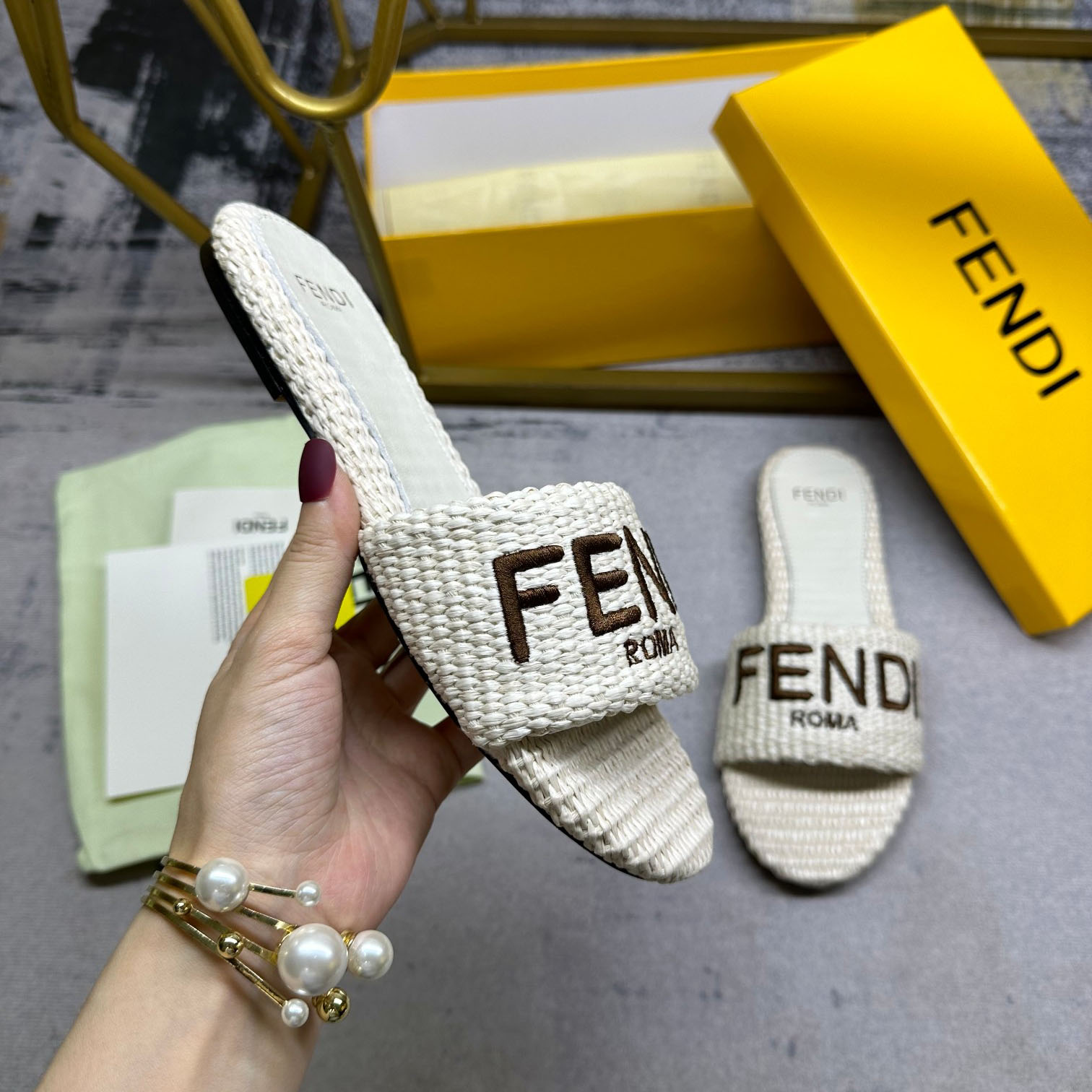 Fendi Signature Natural Raffia Slides - EUR FASHION