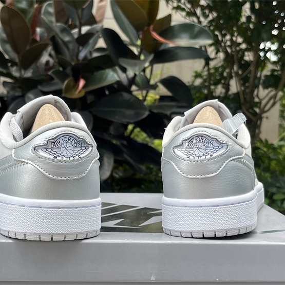 Air Jordan 1 Low OG “Metallic Silver Sneaker      CZ0790-002 - EUR FASHION