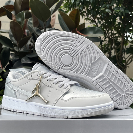 Air Jordan 1 Low OG “Metallic Silver Sneaker      CZ0790-002 - EUR FASHION