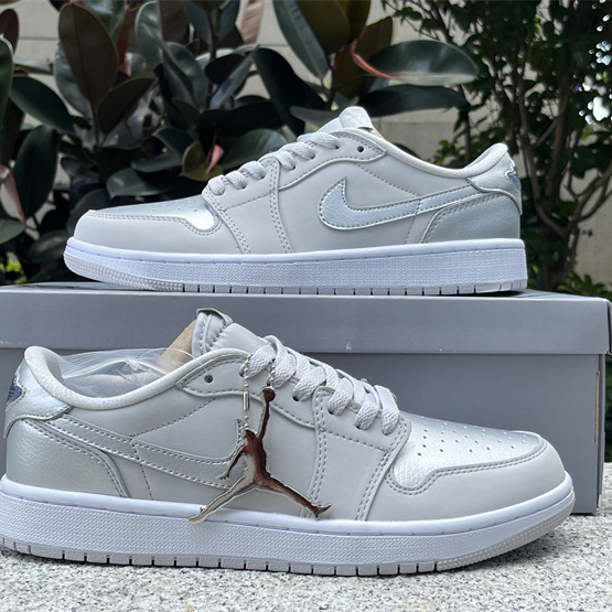 Air Jordan 1 Low OG “Metallic Silver Sneaker      CZ0790-002 - EUR FASHION