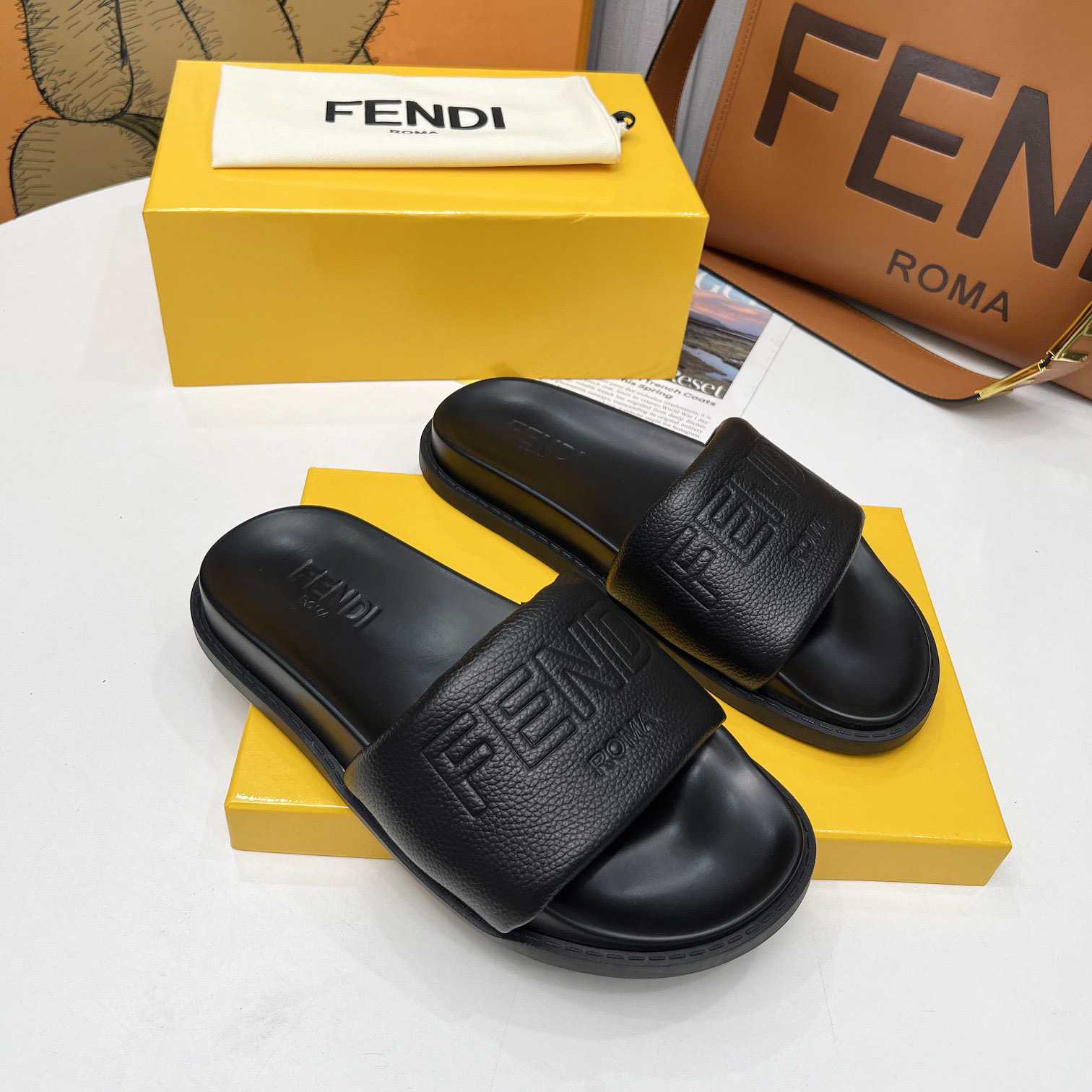 Fendi Roma Slides Black Leather Fussbett - EUR FASHION