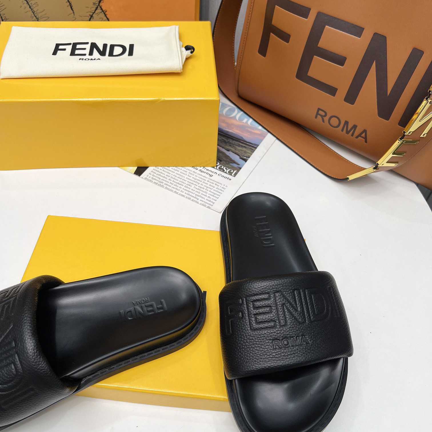 Fendi Roma Slides Black Leather Fussbett - EUR FASHION