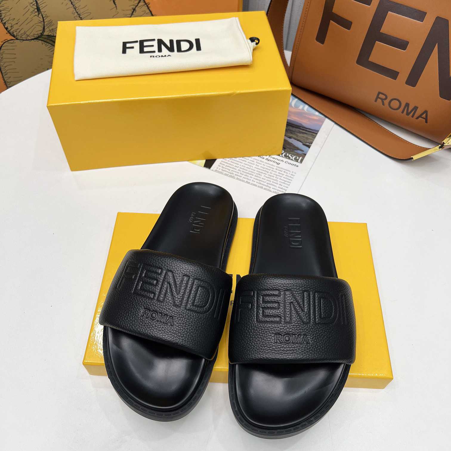 Fendi Roma Slides Black Leather Fussbett - EUR FASHION