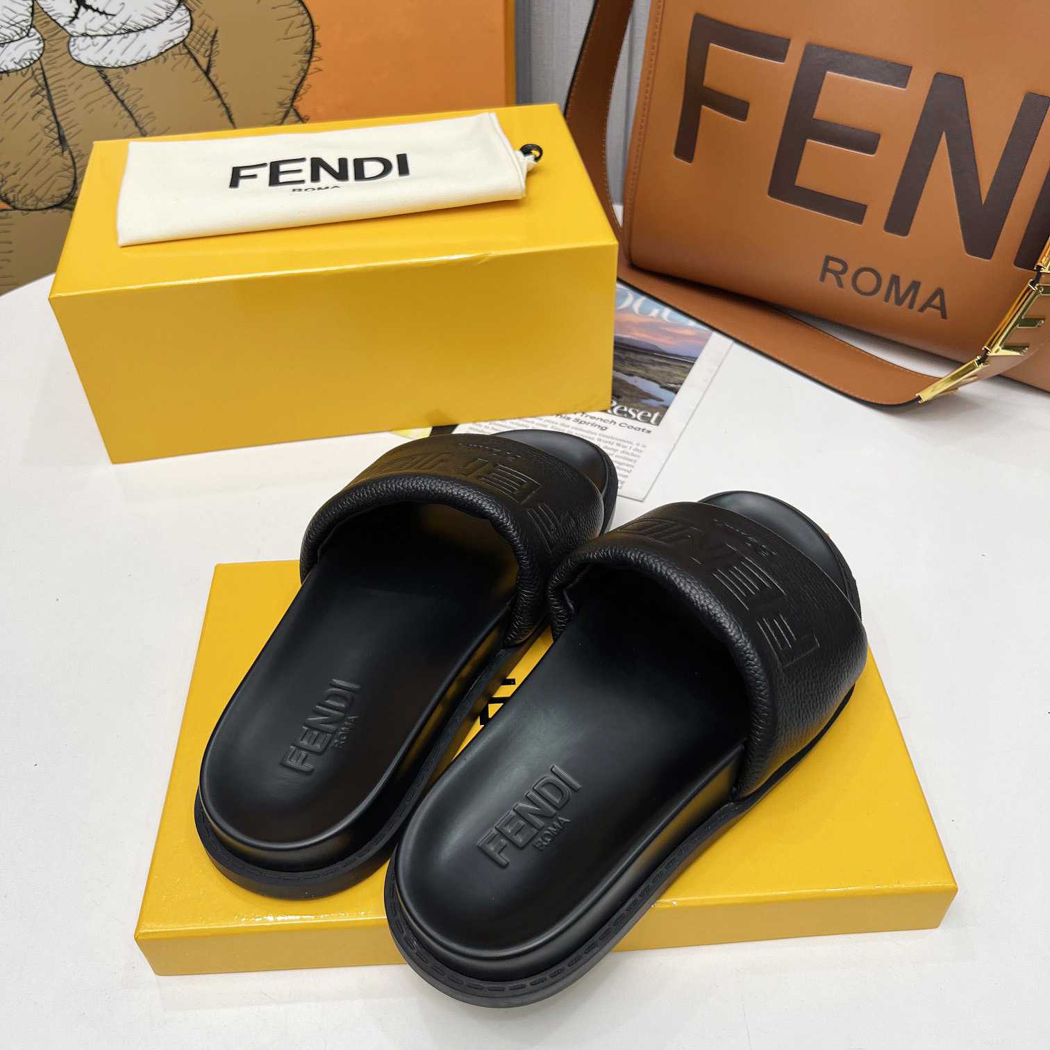 Fendi Roma Slides Black Leather Fussbett - EUR FASHION