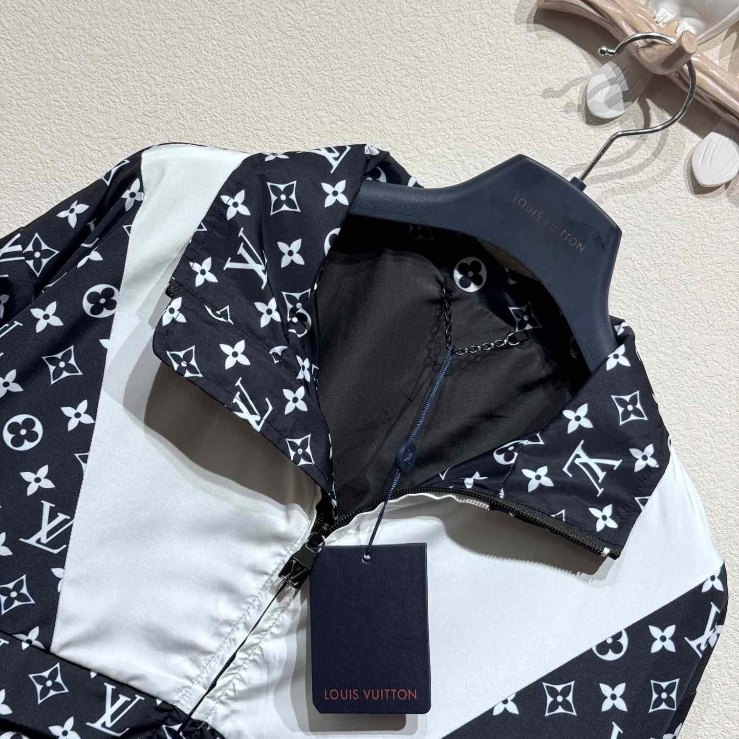 Louis Vuitton Monogram Printed Technical Track Top  1AFWJI - EUR FASHION