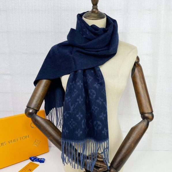 Louis Vuitton LV Essential Scarf - EUR FASHION