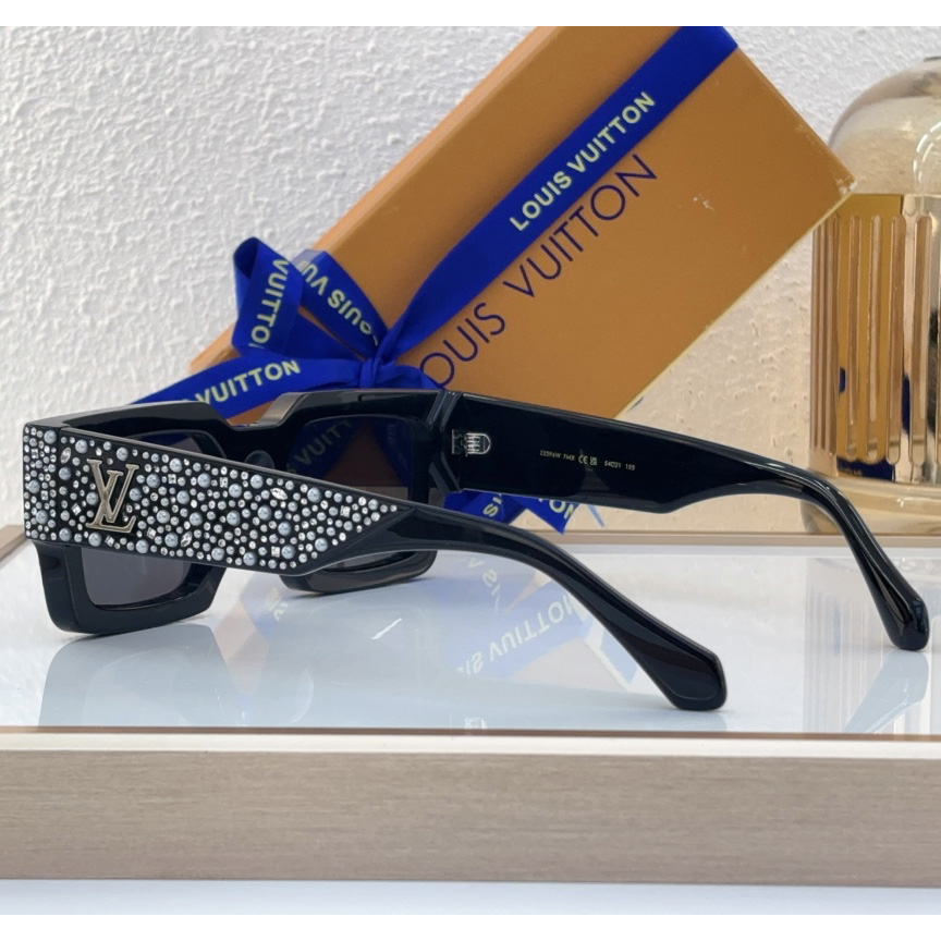 Louis Vuitton LV Clash Pearls & Strass Sunglasses   Z2396W - EUR FASHION