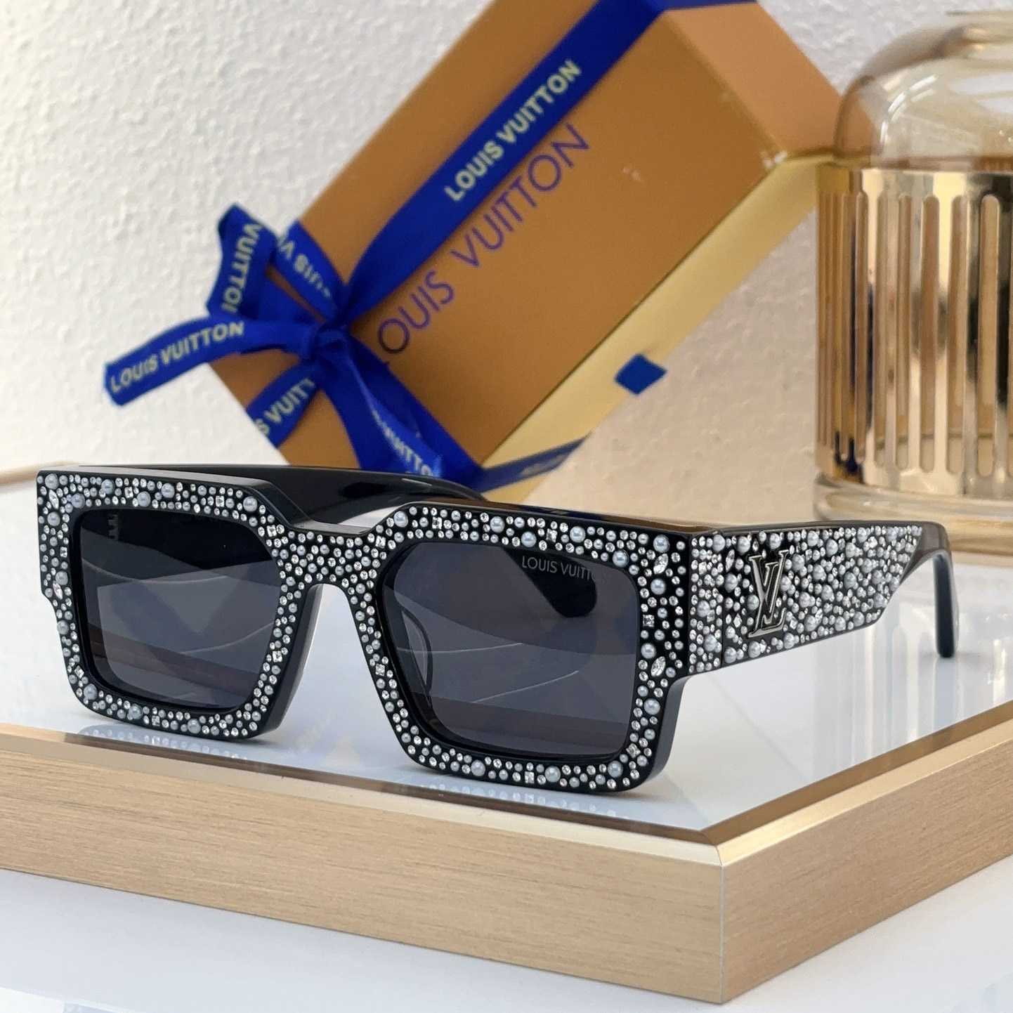 Louis Vuitton LV Clash Pearls & Strass Sunglasses   Z2396W - EUR FASHION