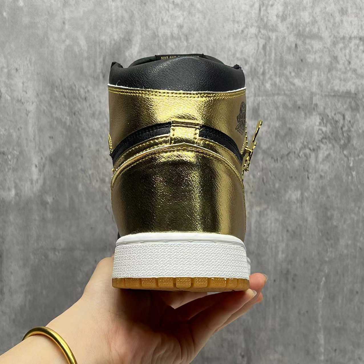 Jordan 1 High OG “Metallic Gold” Sneaker   DZ5485-071 - EUR FASHION