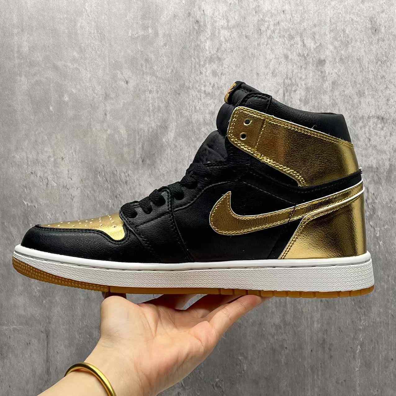 Jordan 1 High OG “Metallic Gold” Sneaker   DZ5485-071 - EUR FASHION