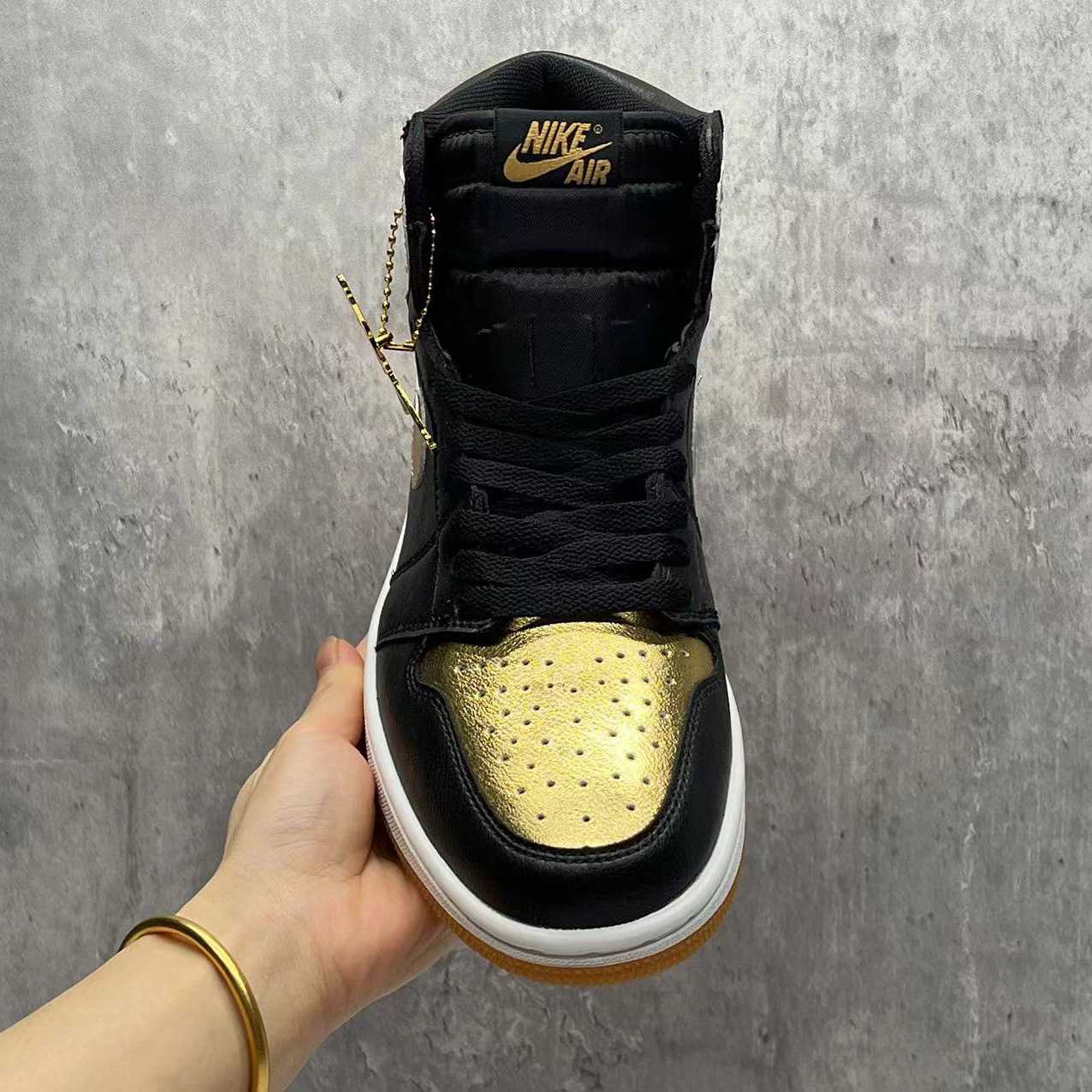 Jordan 1 High OG “Metallic Gold” Sneaker   DZ5485-071 - EUR FASHION