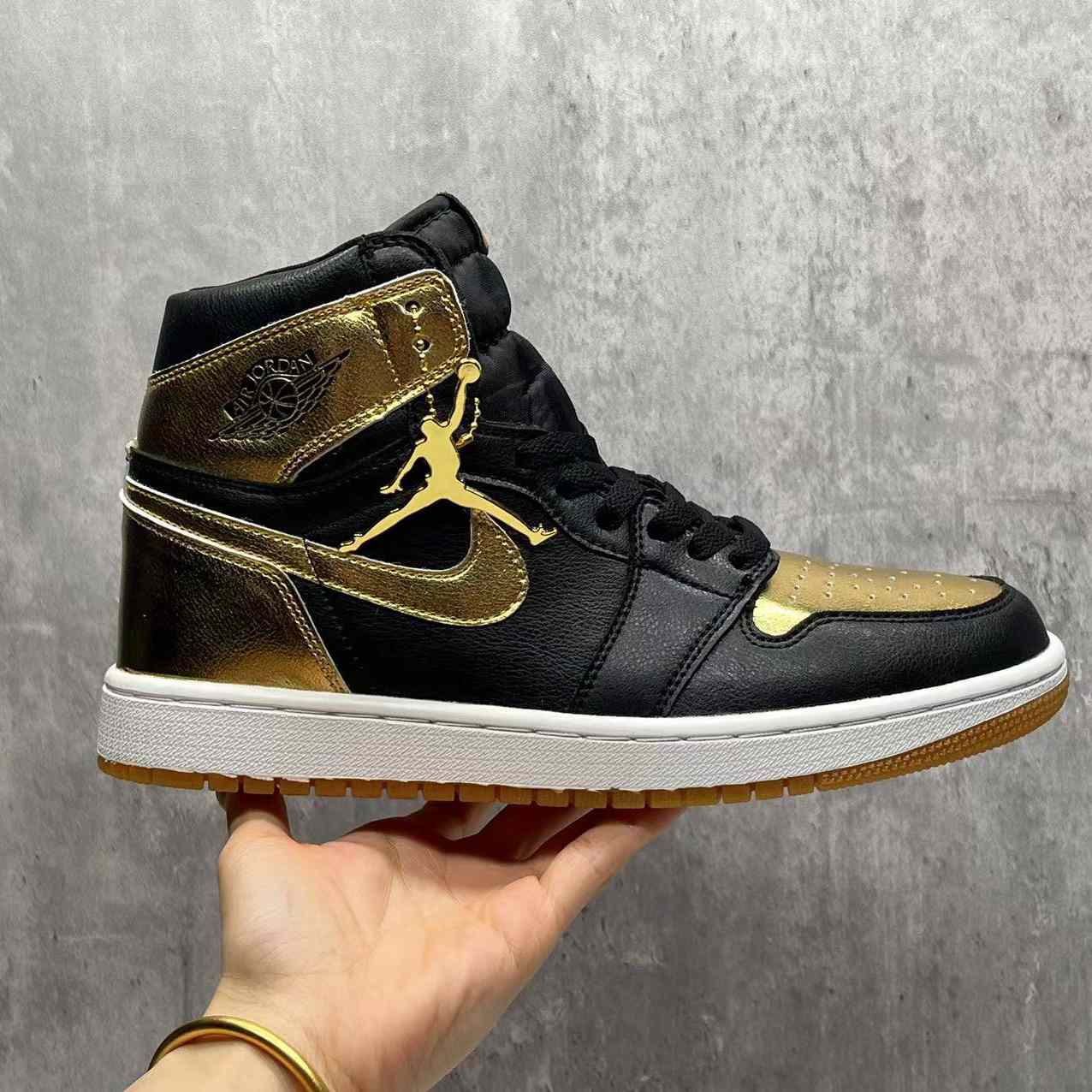 Jordan 1 High OG “Metallic Gold” Sneaker   DZ5485-071 - EUR FASHION