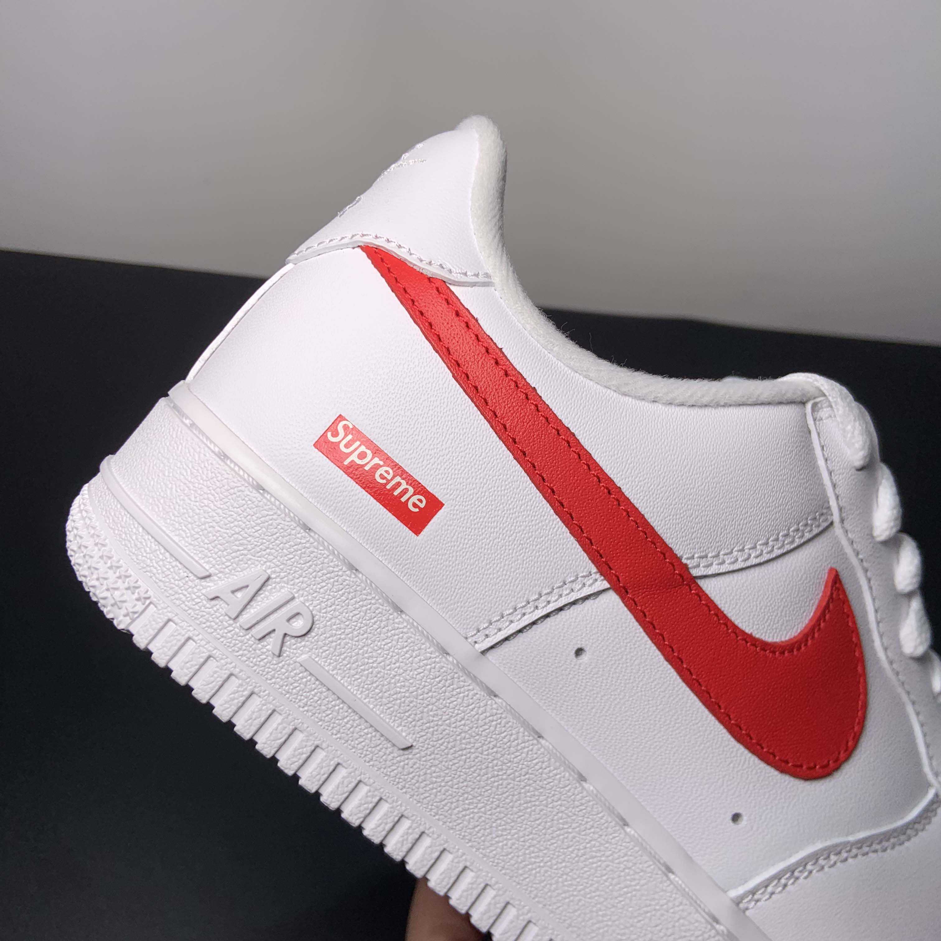 Suprem x Nike Air Force 1 Low 