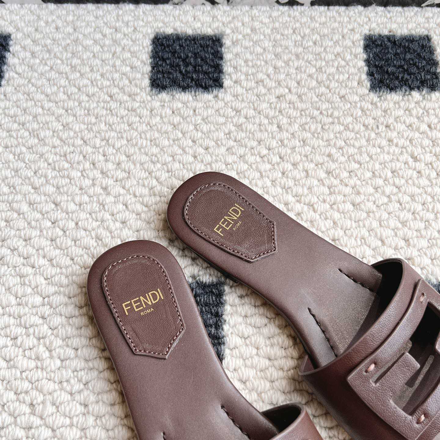 Fendi Baguette Brown Leather Slides - EUR FASHION