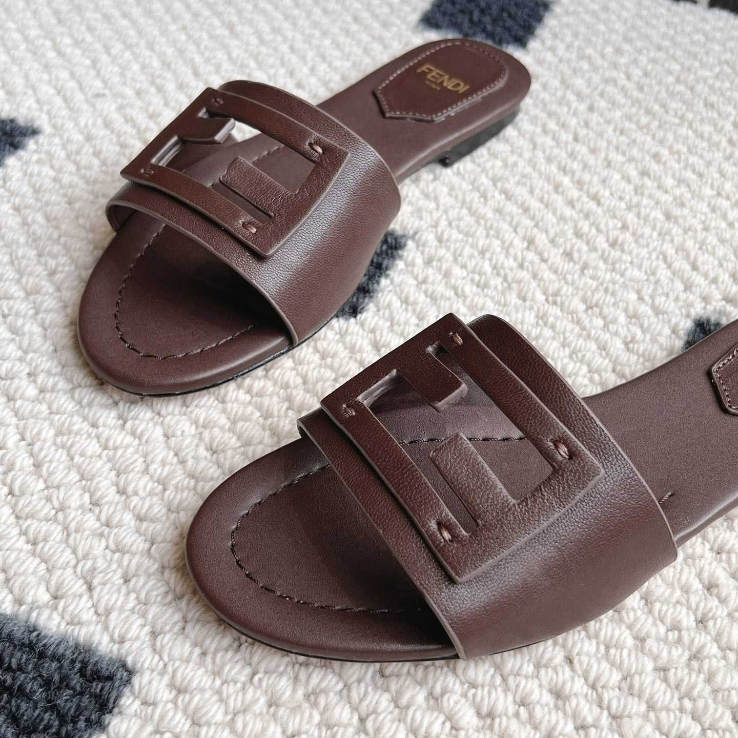 Fendi Baguette Brown Leather Slides - EUR FASHION