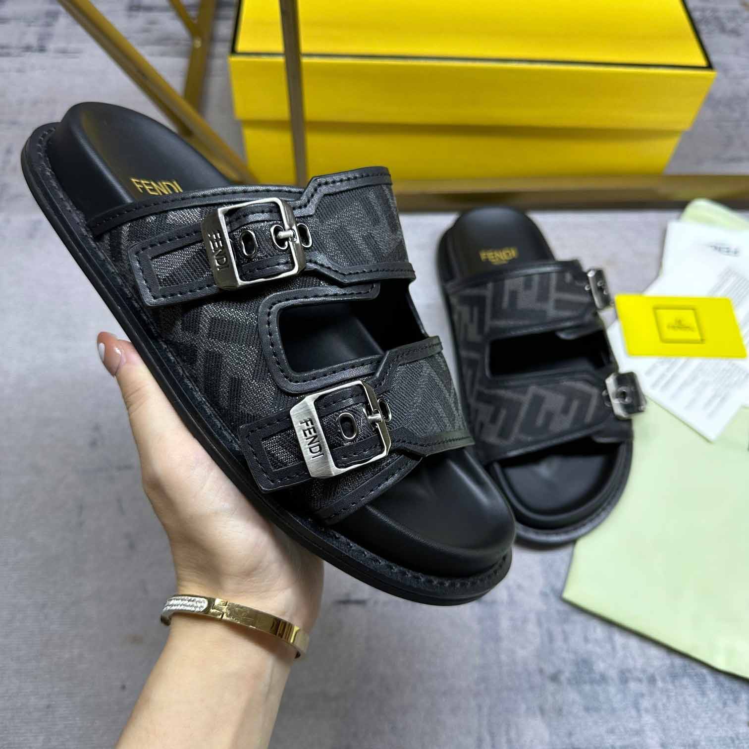 Fendi Feel Slides - EUR FASHION