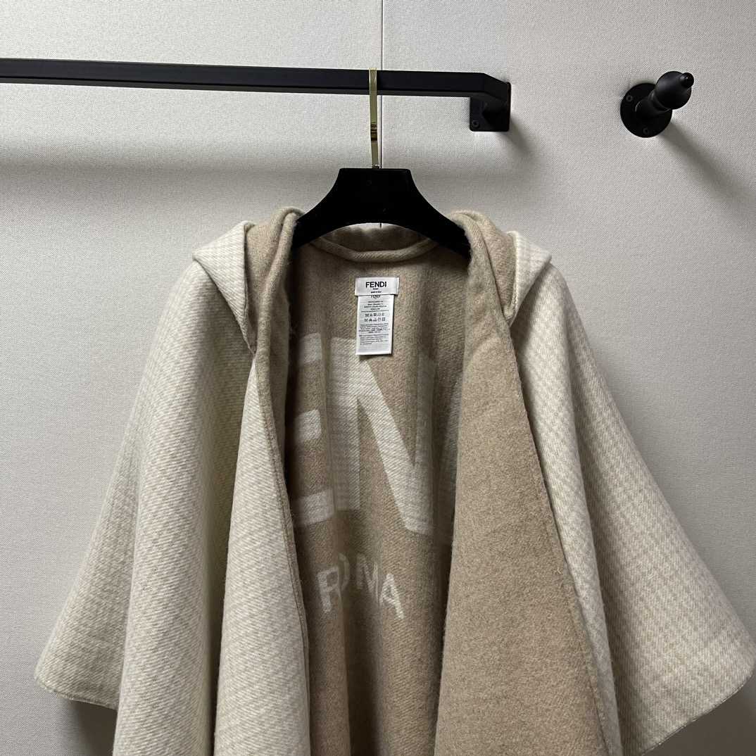 Fendi Poncho  140*160cm - EUR FASHION