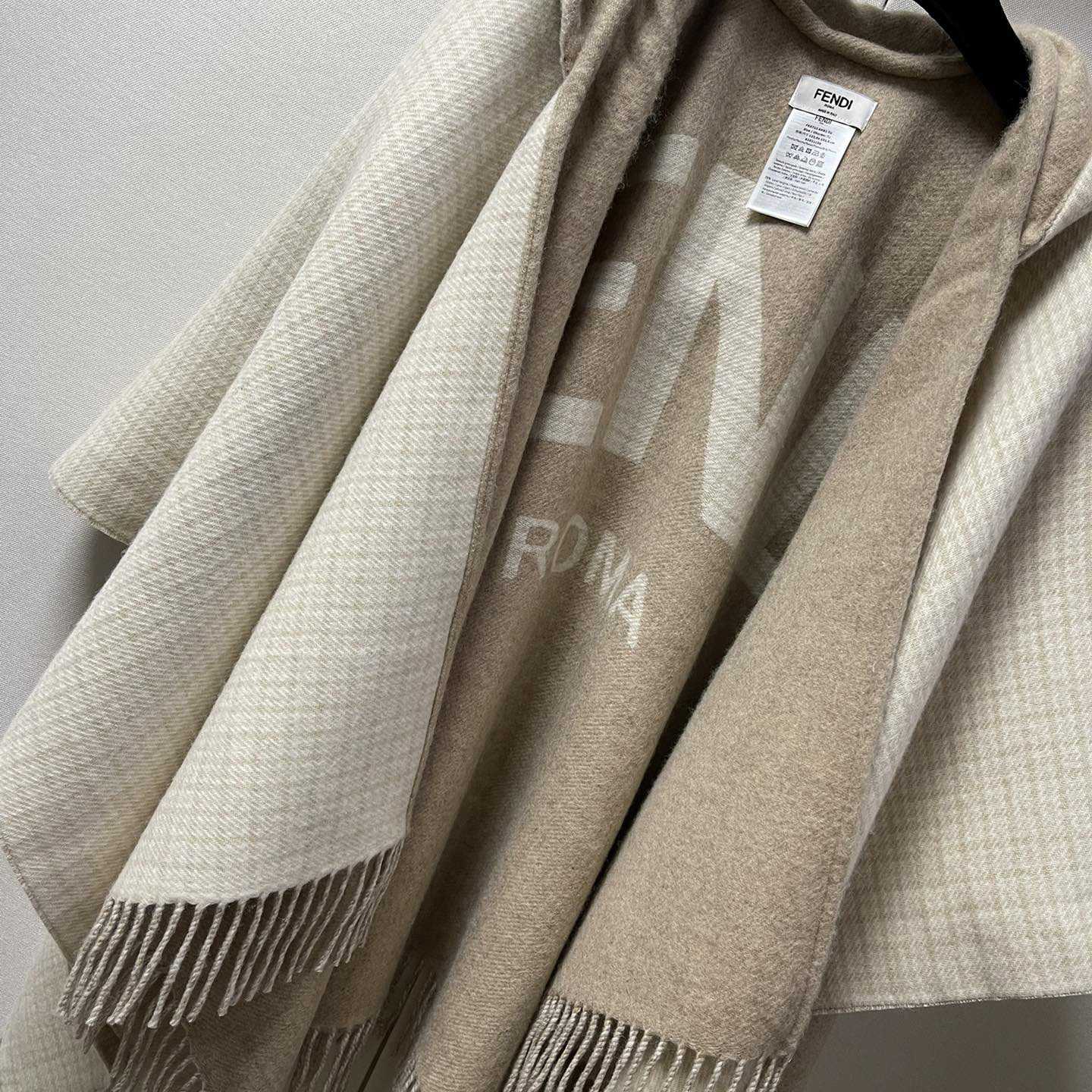 Fendi Poncho  140*160cm - EUR FASHION